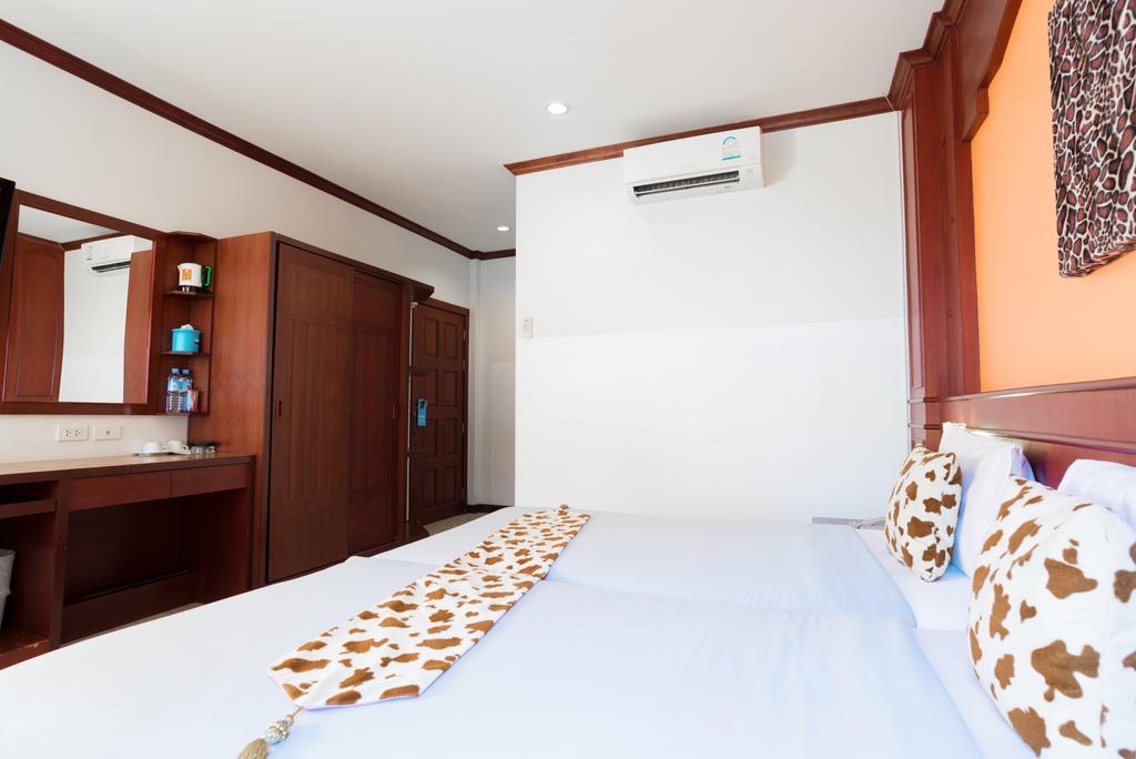 Forest Patong Hotel Bagian luar foto