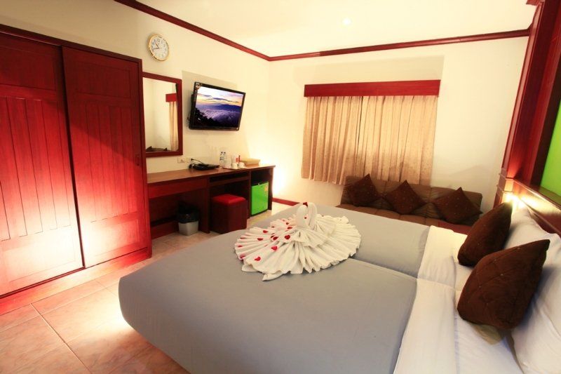 Forest Patong Hotel Bagian luar foto