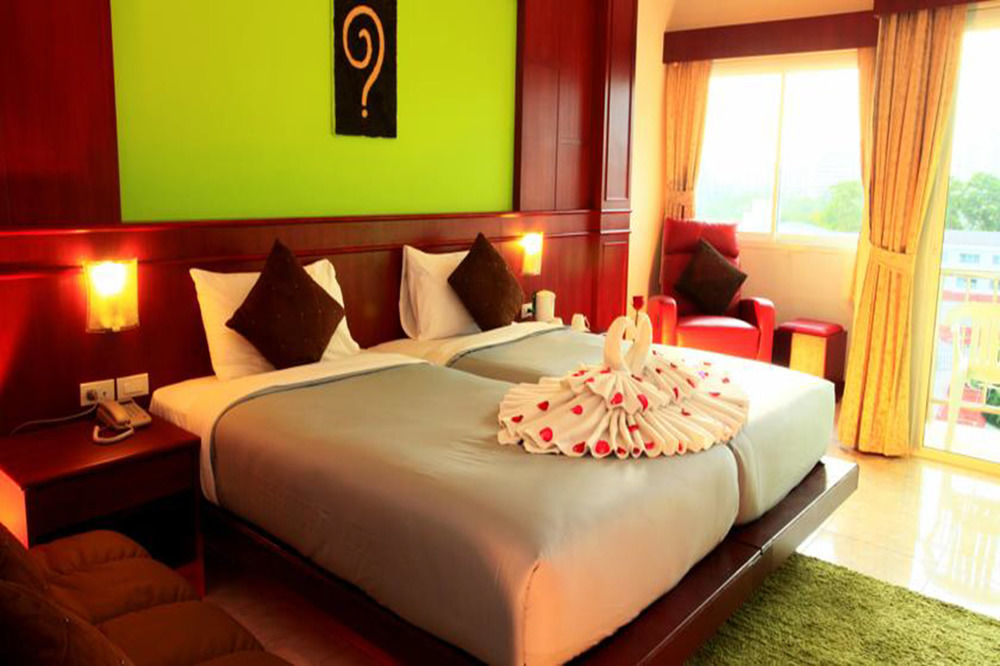 Forest Patong Hotel Bagian luar foto